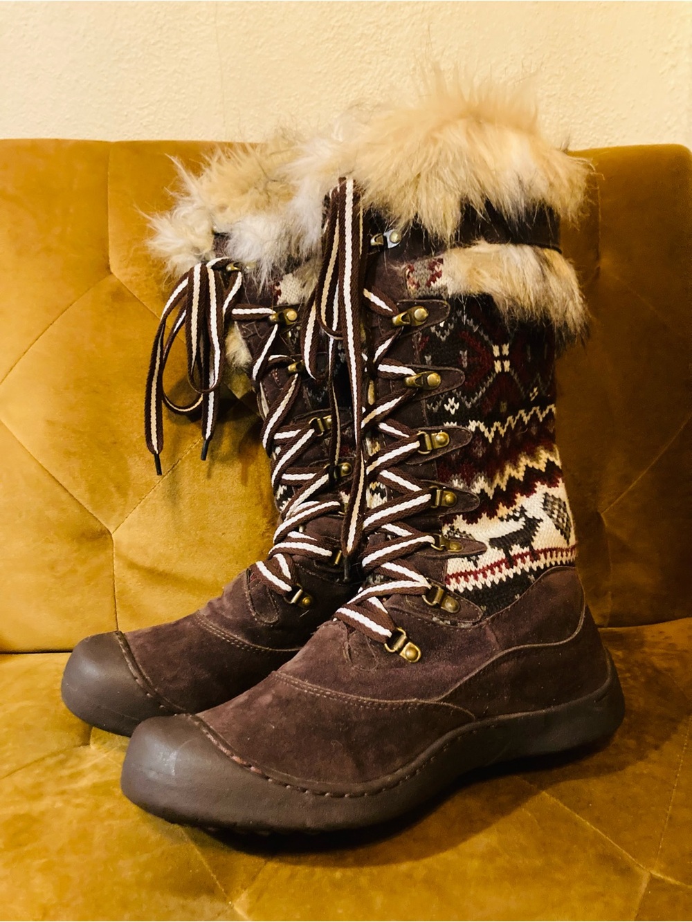 MukLuks NWT 3M Thinsulate Brown Suede Faux-Fur Trim Nordic Lace-Up Winter Boots
